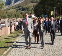 Sus Altezas Reales los Príncipes de Asturias a su llegada a Teverga, Pueblo Ejemplar 2013